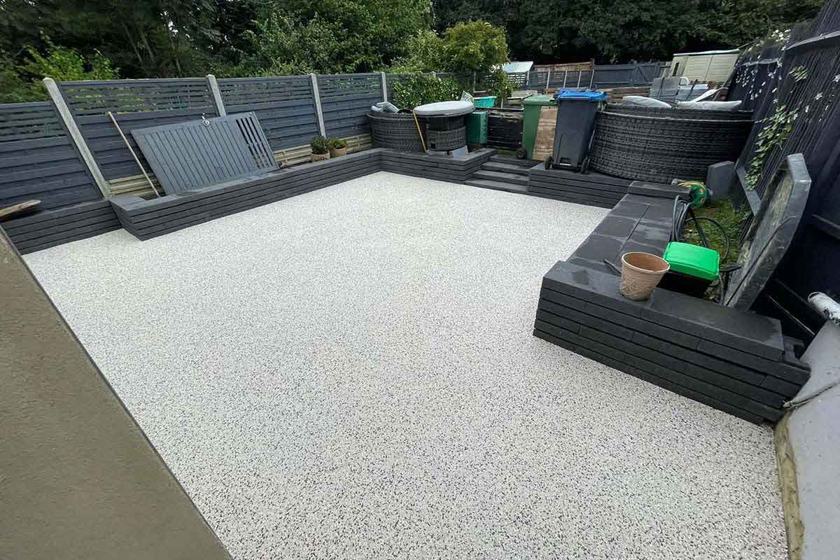 Garden / driveway